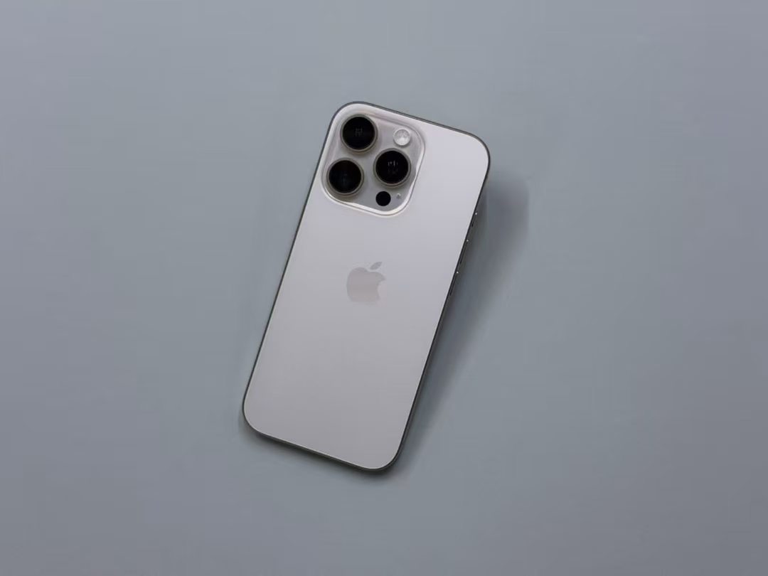 iPhone 16 Pro photo 2