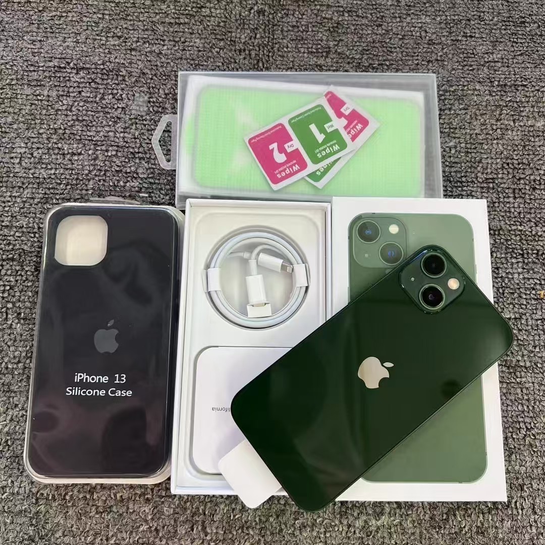 iPhone 13 photo 4