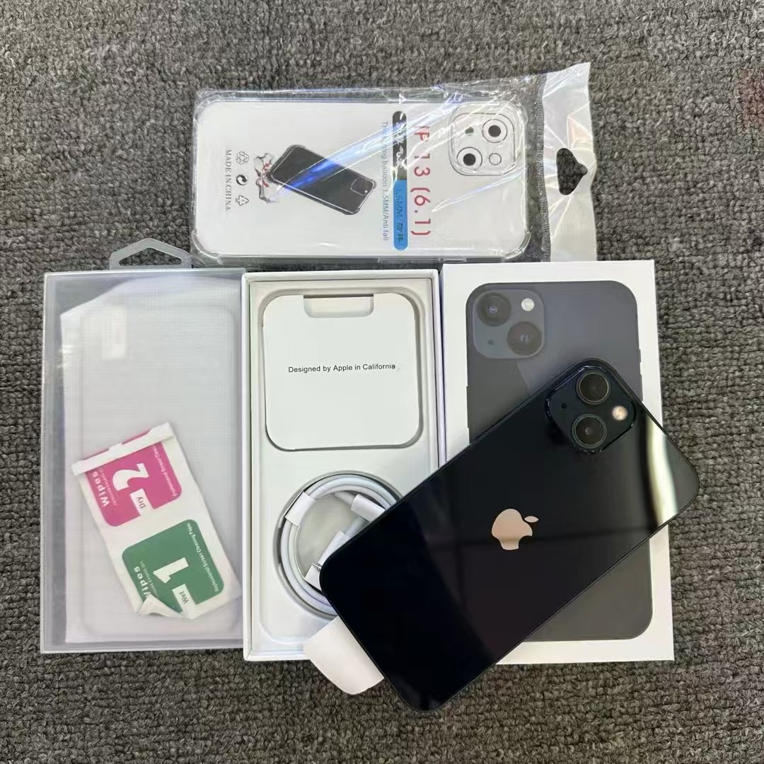iPhone 13 photo 3