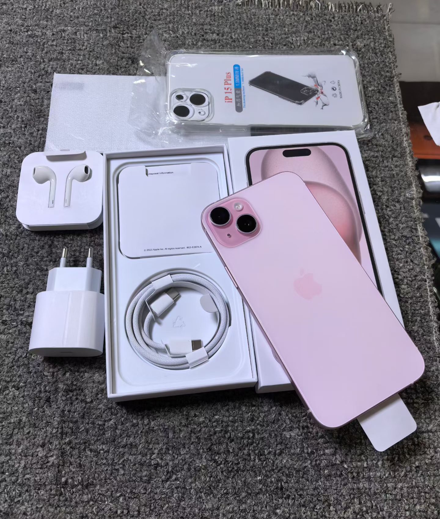 iPhone 15 Plus photo 3