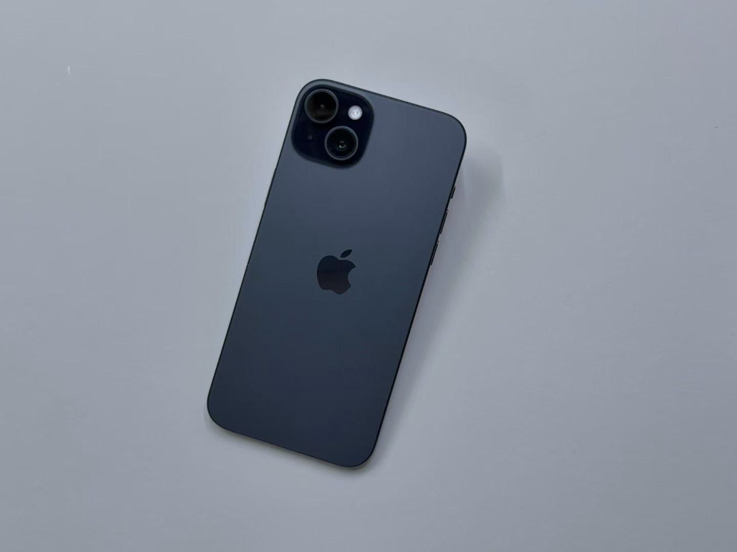 iPhone 15 photo 3