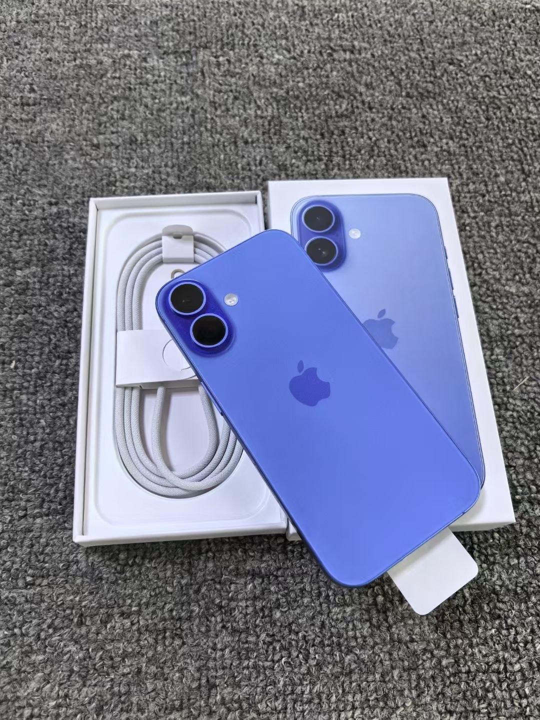 iPhone 16 photo 2