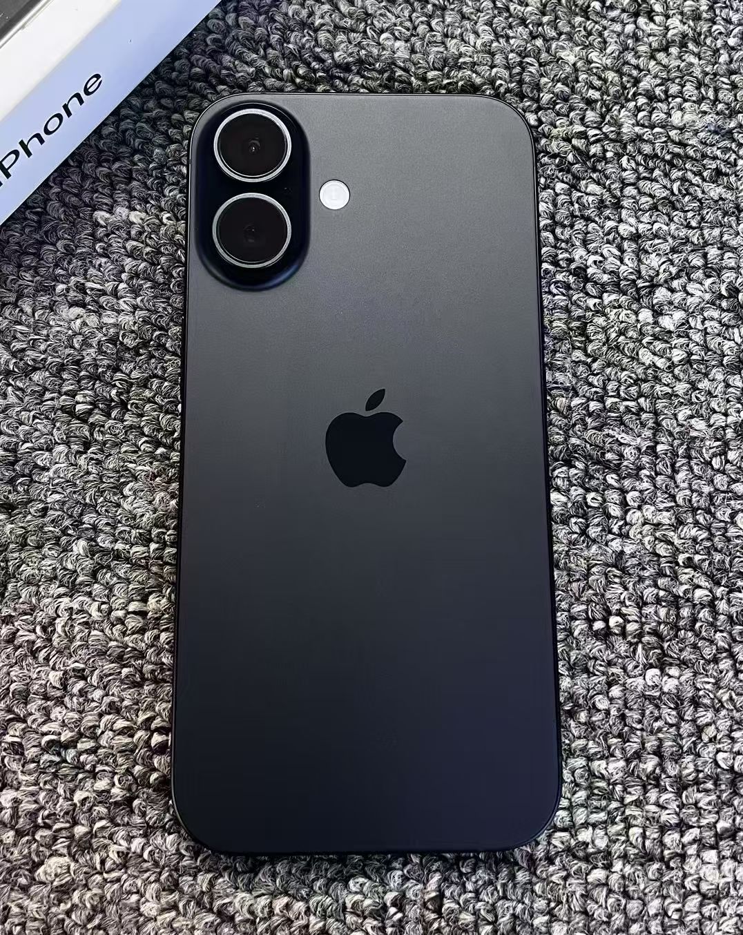 iPhone 16 Plus photo 3