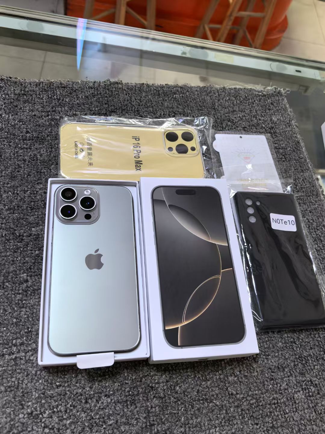 iPhone 16 Pro Max photo 2
