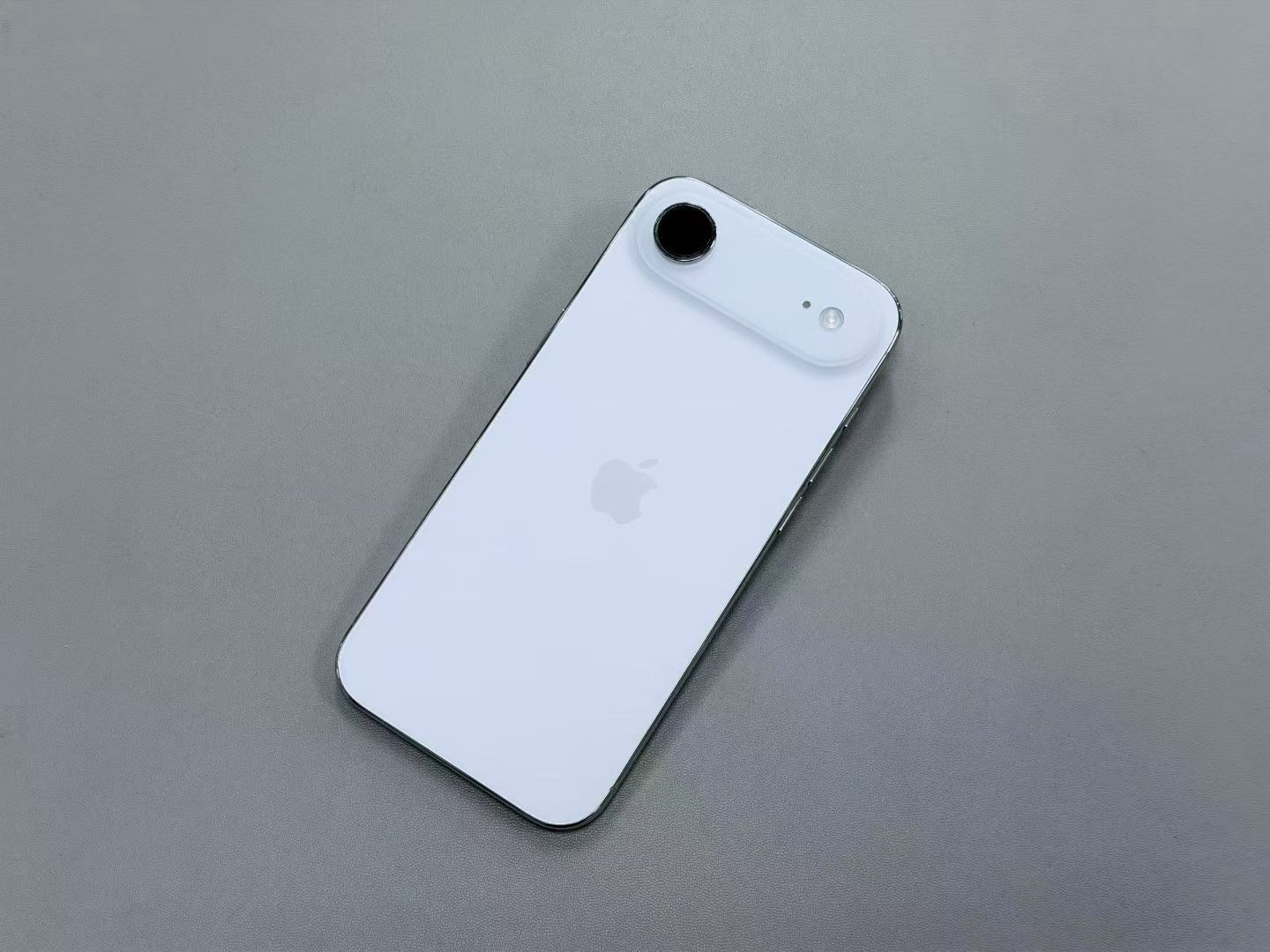 iPhone 17 Air photo 2