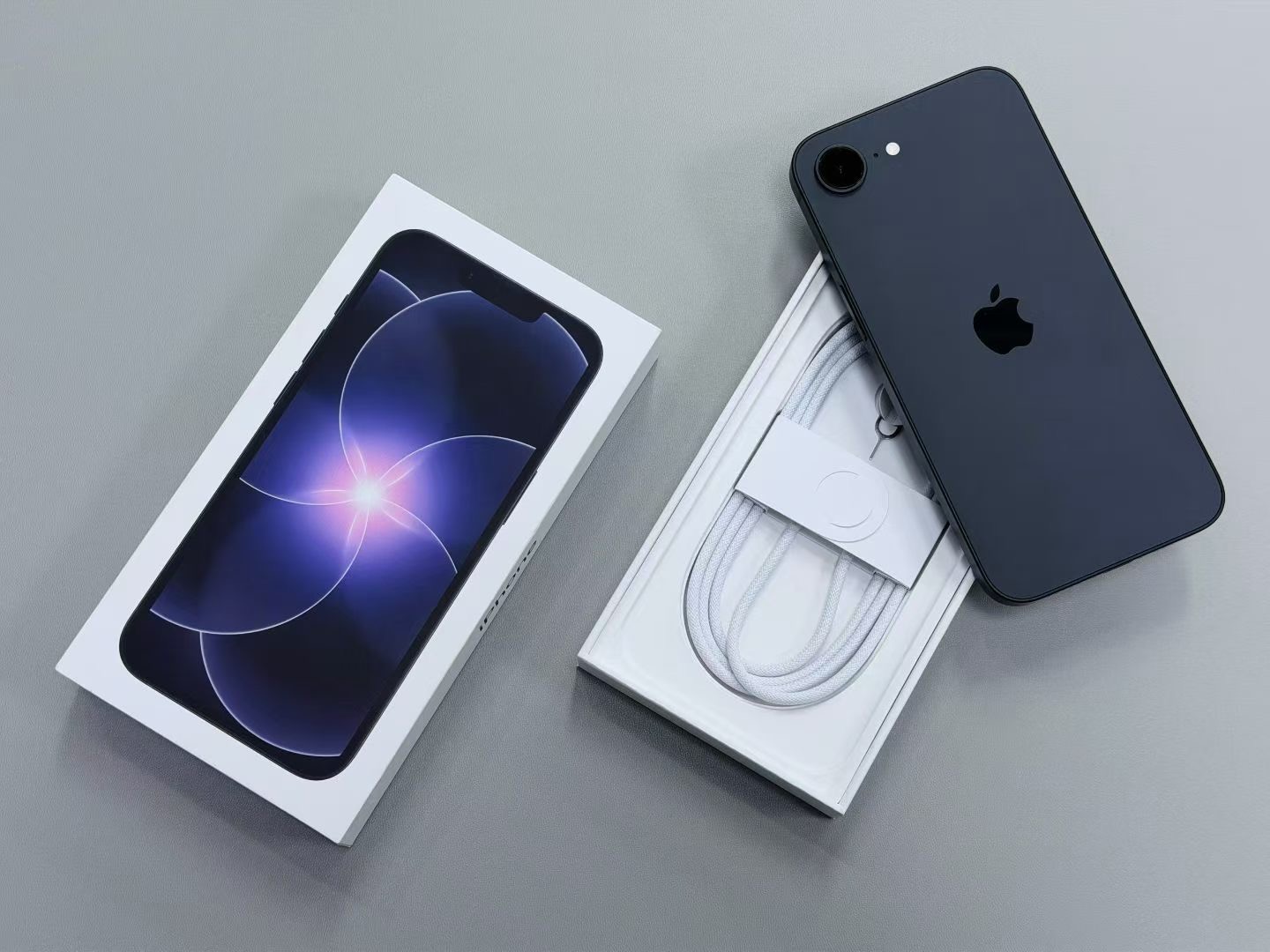 iPhone 17e photo 2