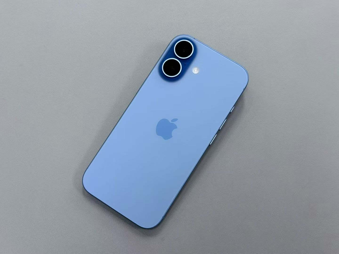 iPhone 17