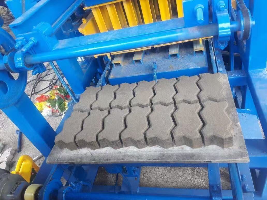 Semi-Automatic Block Making Machine photo 2