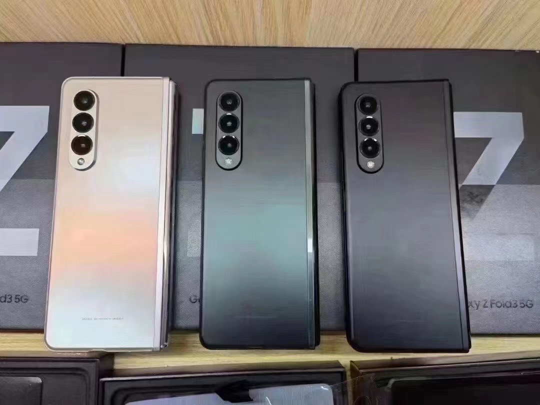 Samsung Galaxy Z Fold3 photo 2