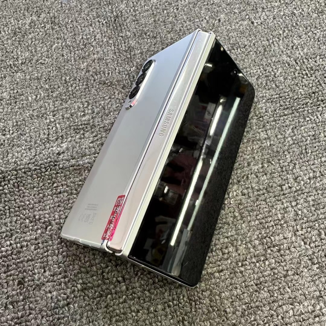 Samsung Galaxy Z Fold3 photo 5