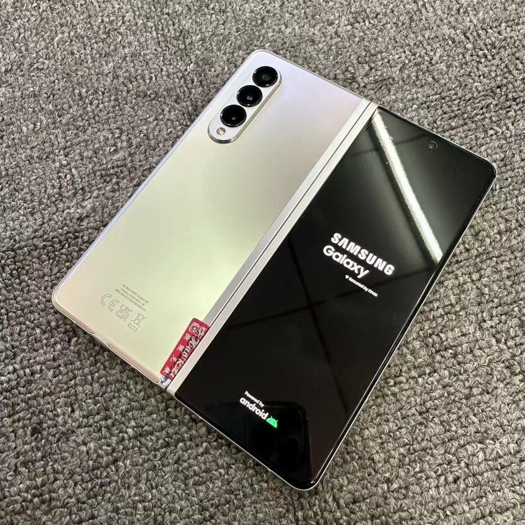 Samsung Galaxy Z Fold3 photo 3