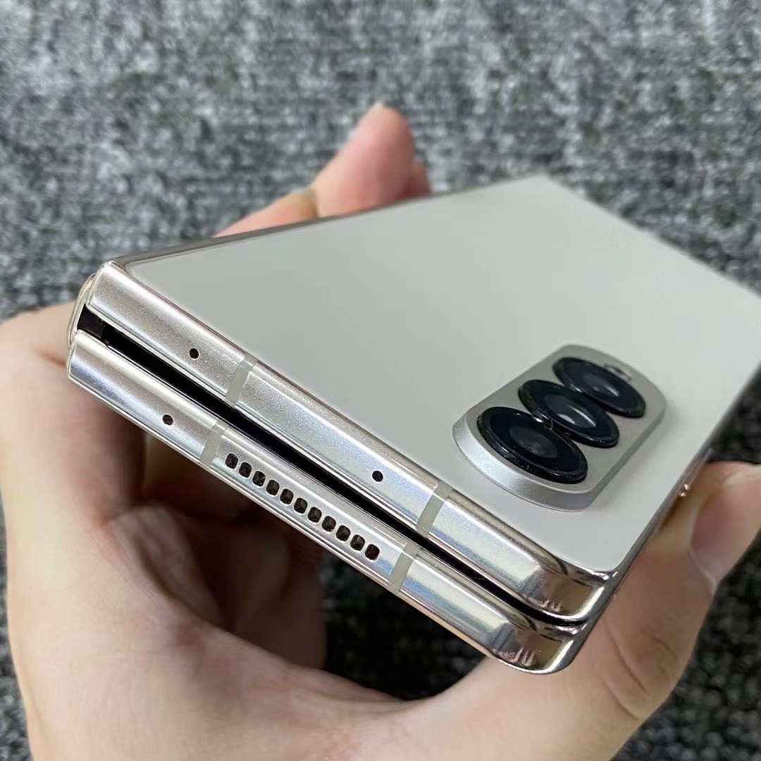 Samsung Galaxy Z Fold4 photo 4