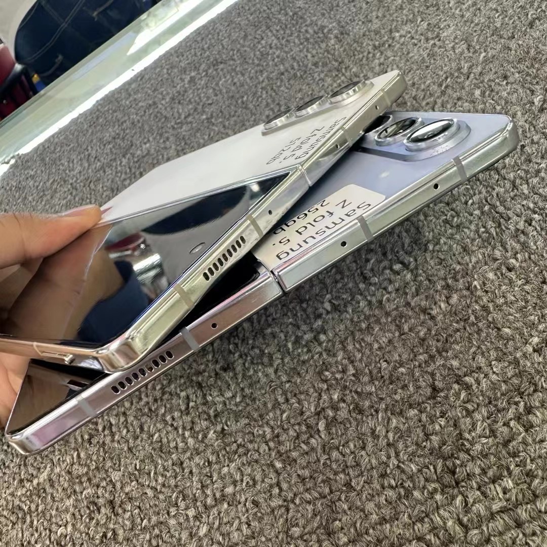 Samsung Galaxy Z Fold5 photo 3