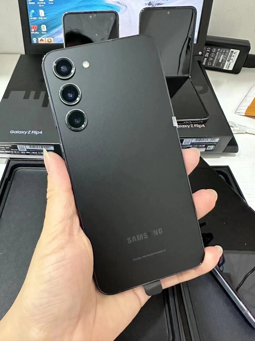 Samsung Galaxy S23+ photo 2